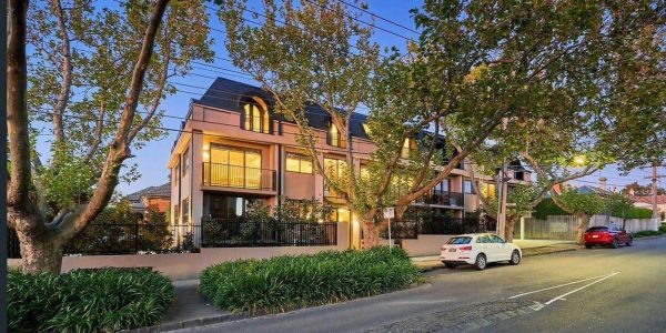arcabodes-armadale-apartment-building-mansard-roof
